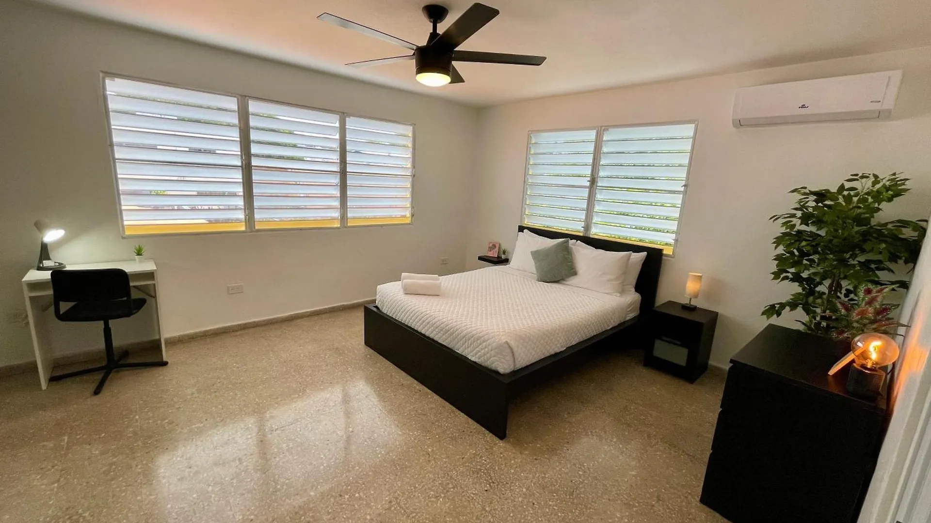 Mont Residence Offering A Loft And 3 Bedroom Apartment Steps From The Ferry Βιέκες 0*,  Πουέρτο Ρίκο