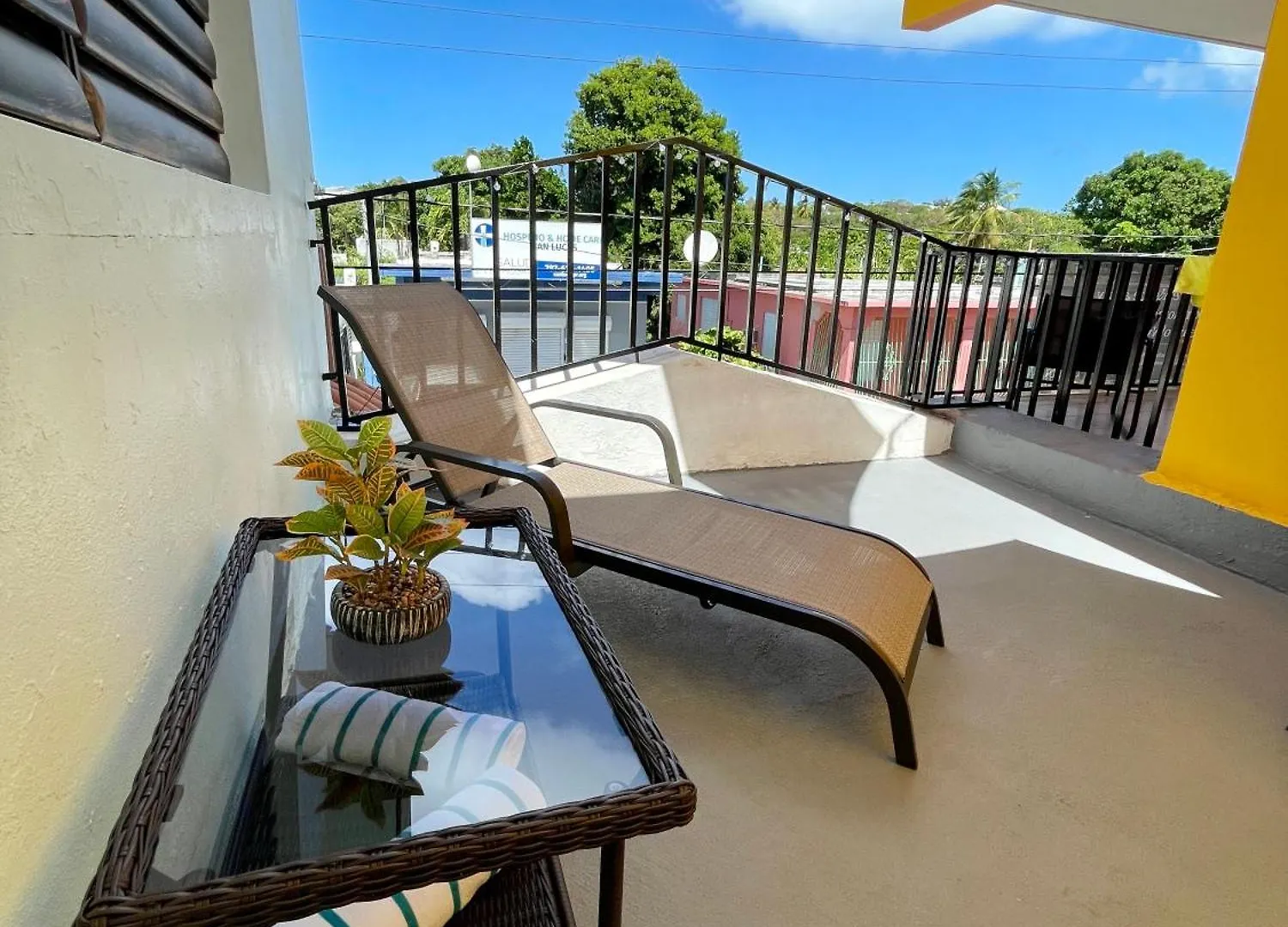 Mont Residence Offering A Loft And 3 Bedroom Apartment Steps From The Ferry Βιέκες 0*,  Πουέρτο Ρίκο