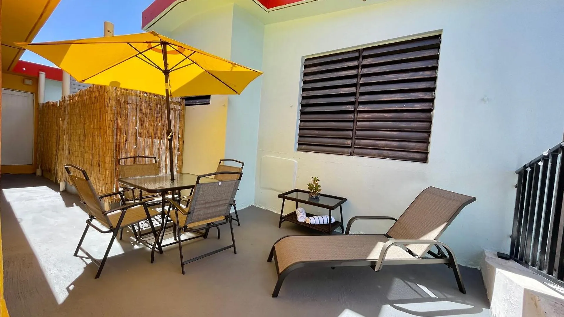 Mont Residence Offering A Loft And 3 Bedroom Apartment Steps From The Ferry Βιέκες
