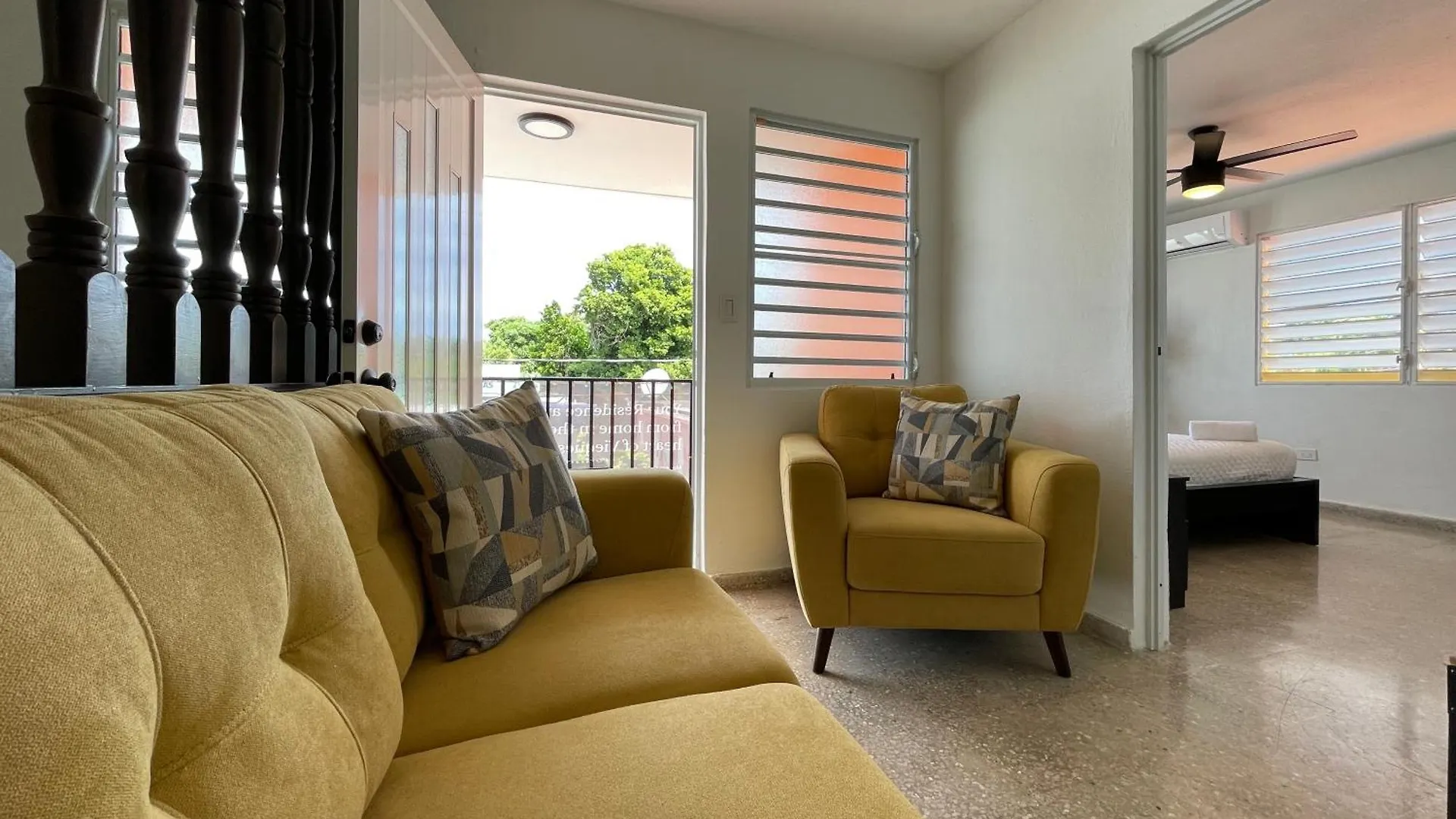 Mont Residence Offering A Loft And 3 Bedroom Apartment Steps From The Ferry Βιέκες